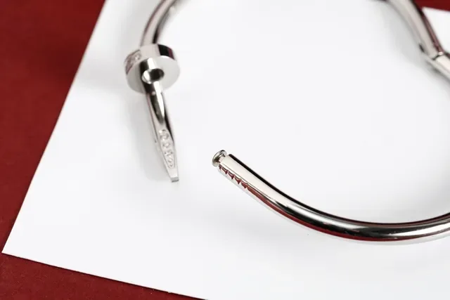 Cartier Juste un Clou Nail Motif Pavé Diamants Bracelets 3