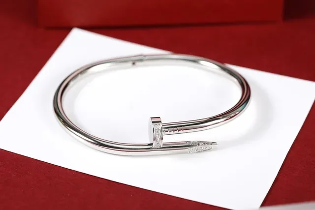 Cartier Juste un Clou Nail Motif Pavé Diamants Bracelets 4