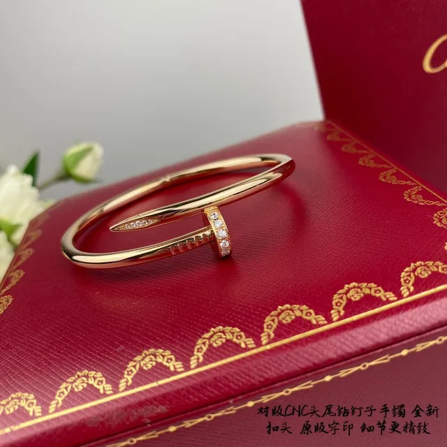 Cartier Juste un Clou نقش المسمار Pavé-Diamond سوار ذهبي 4