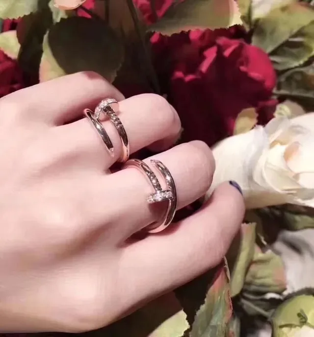 Bague Cartier Juste un Clou Or Rose Pavée de Diamants 2
