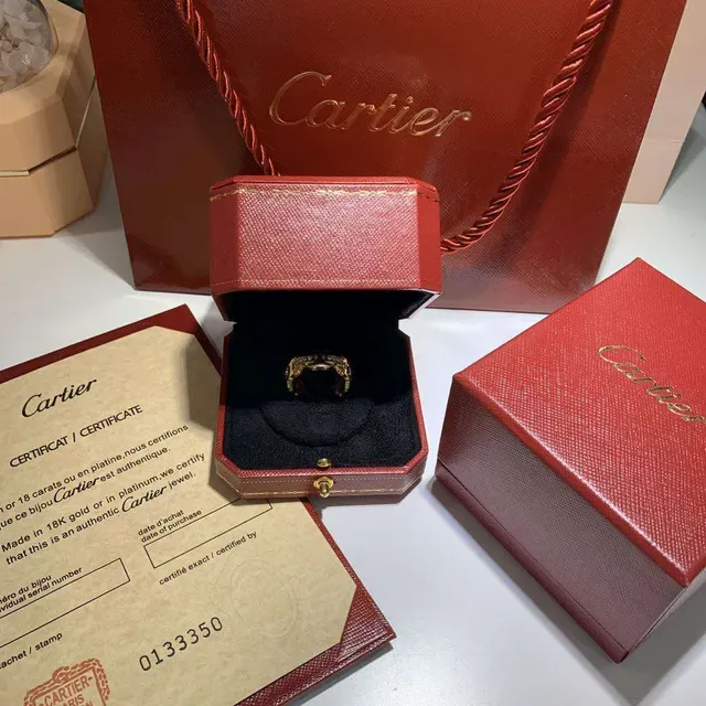 Cartier Panthère de Floral Red Gold Flower-Shaped Pendant Black Enamel Center Necklace 2