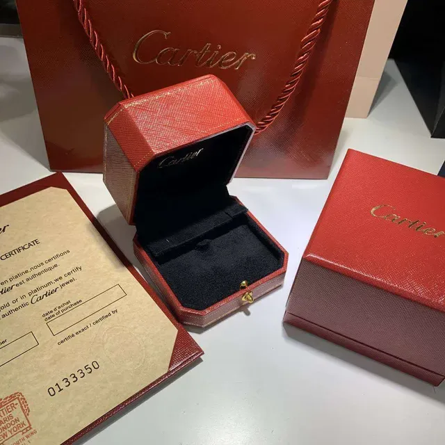 Cartier Panthère de Floral Red Gold Flower-Shaped Pendant Black Enamel Center Necklace 5