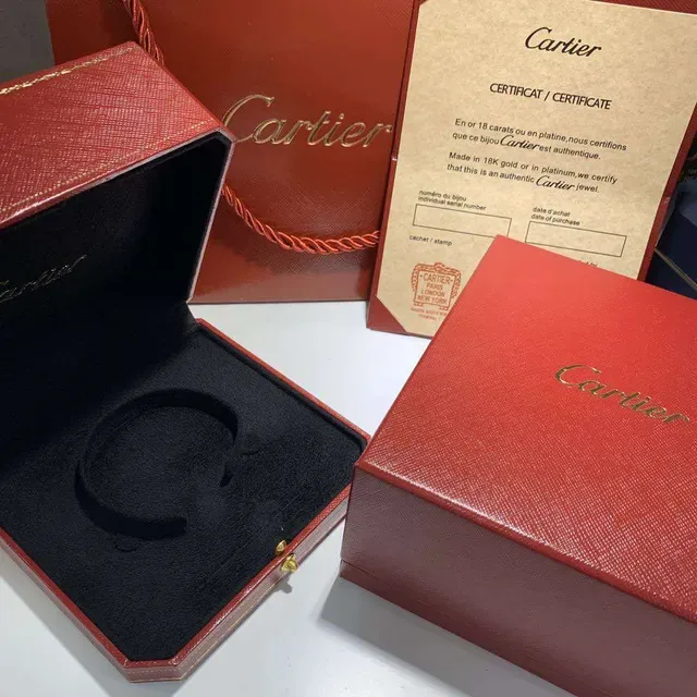 Cartier Panthère de Floral Red Gold Flower-Shaped Pendant Black Enamel Center Necklace 11