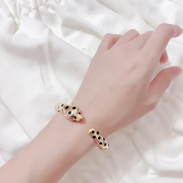 Cartier Panthère Pulseira com cabeça de pantera de ouro e esmalte preto 8
