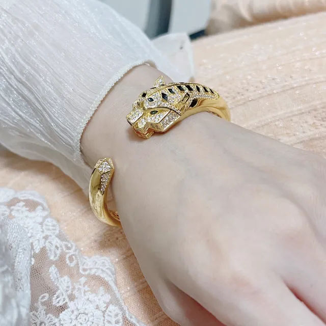 Cartier Panthère Bracelet en Or Diamant Onyx Tête de Panthère 2