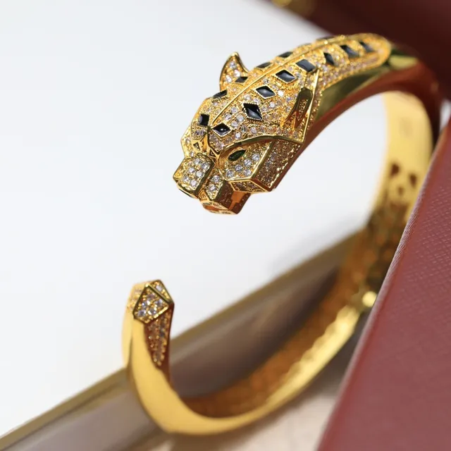 Cartier Panthère Bracelet en Or Diamant Onyx Tête de Panthère 5