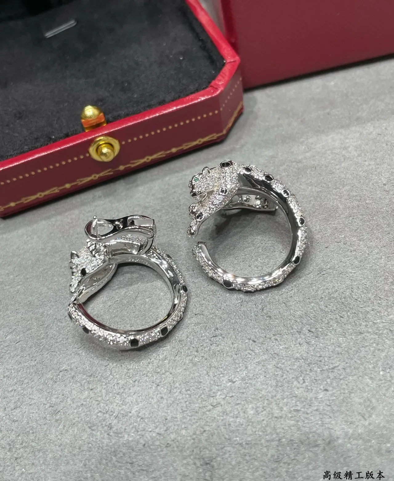 Bagues Cartier Panthère Motif Panthère Pavé Diamants Onyx Œil Émeraude 3