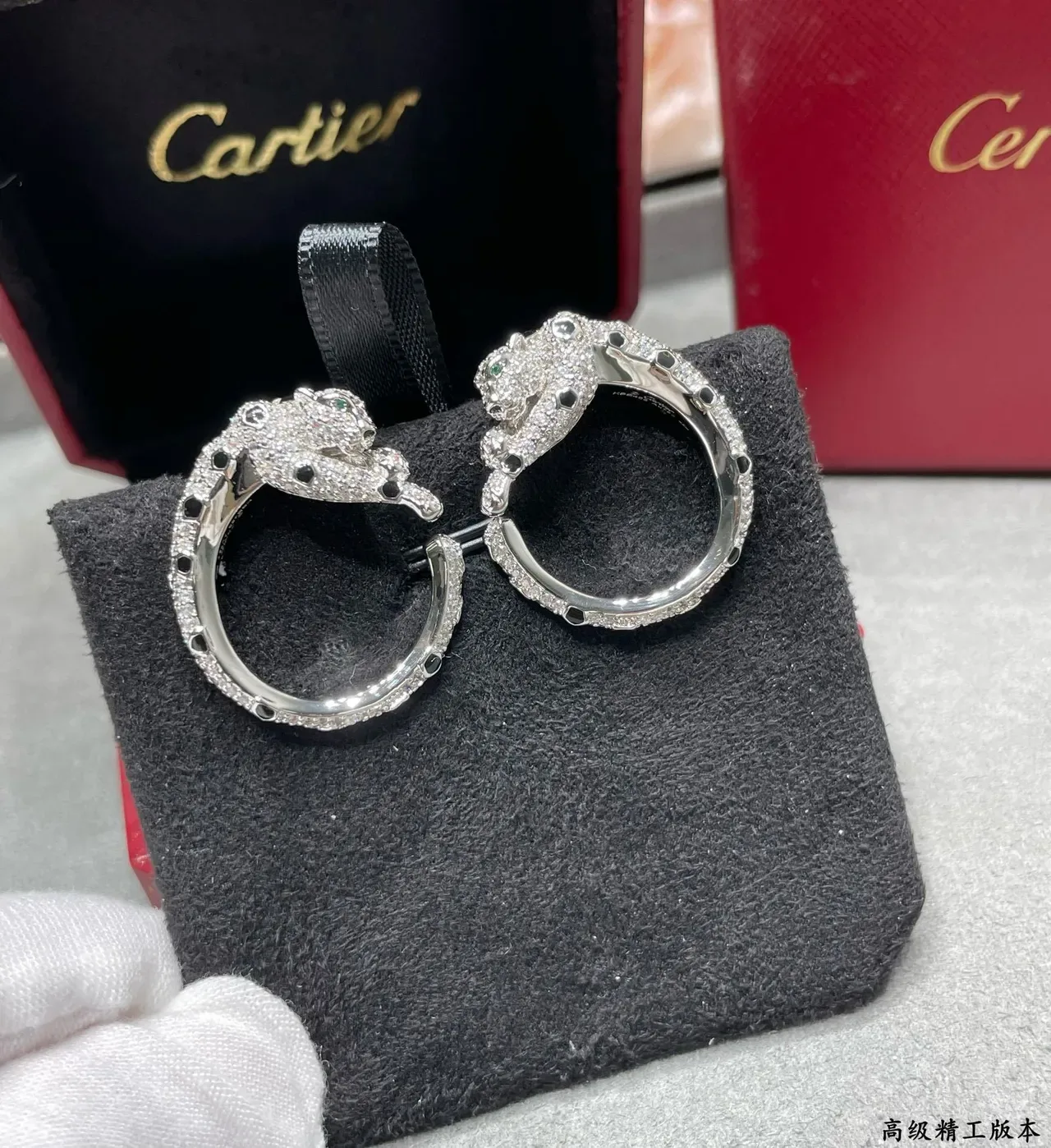 Bagues Cartier Panthère Motif Panthère Pavé Diamants Onyx Œil Émeraude 5