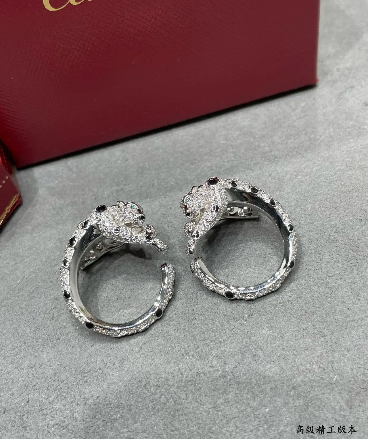 Bagues Cartier Panthère Motif Panthère Pavé Diamants Onyx Œil Émeraude 7