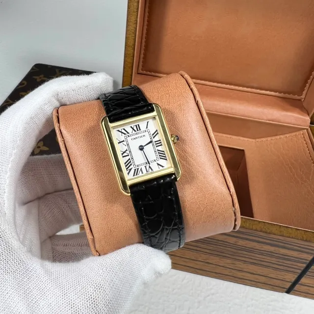 Cartier Tank Louis علبة ذهبية مستطيلة وجه أبيض حزام جلد التمساح الأسود ساعة ميكانيكية 4