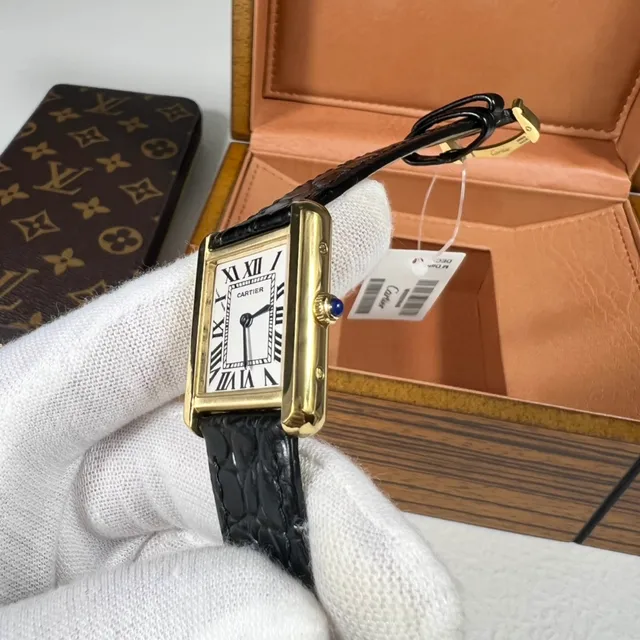 Cartier Tank Louis علبة ذهبية مستطيلة وجه أبيض حزام جلد التمساح الأسود ساعة ميكانيكية 6
