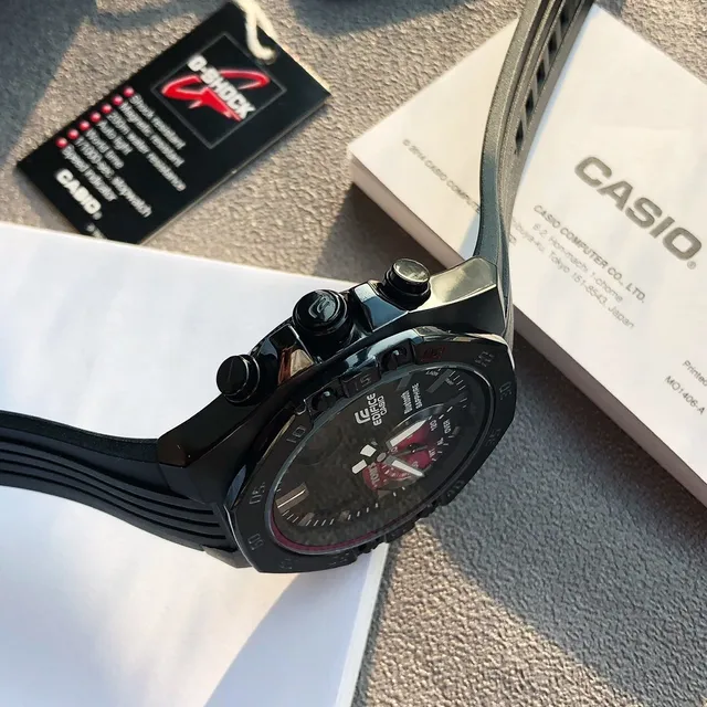 Casio Edifice أسود أحمر ريزين كيس ألياف كربون وجه ساعة رياضية 3