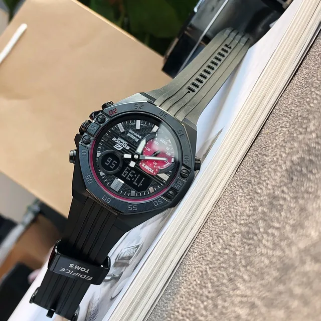 Casio Edifice أسود أحمر ريزين كيس ألياف كربون وجه ساعة رياضية 4