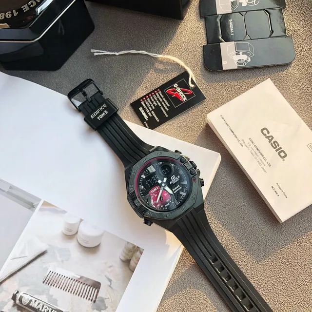 Casio Edifice أسود أحمر ريزين كيس ألياف كربون وجه ساعة رياضية 7