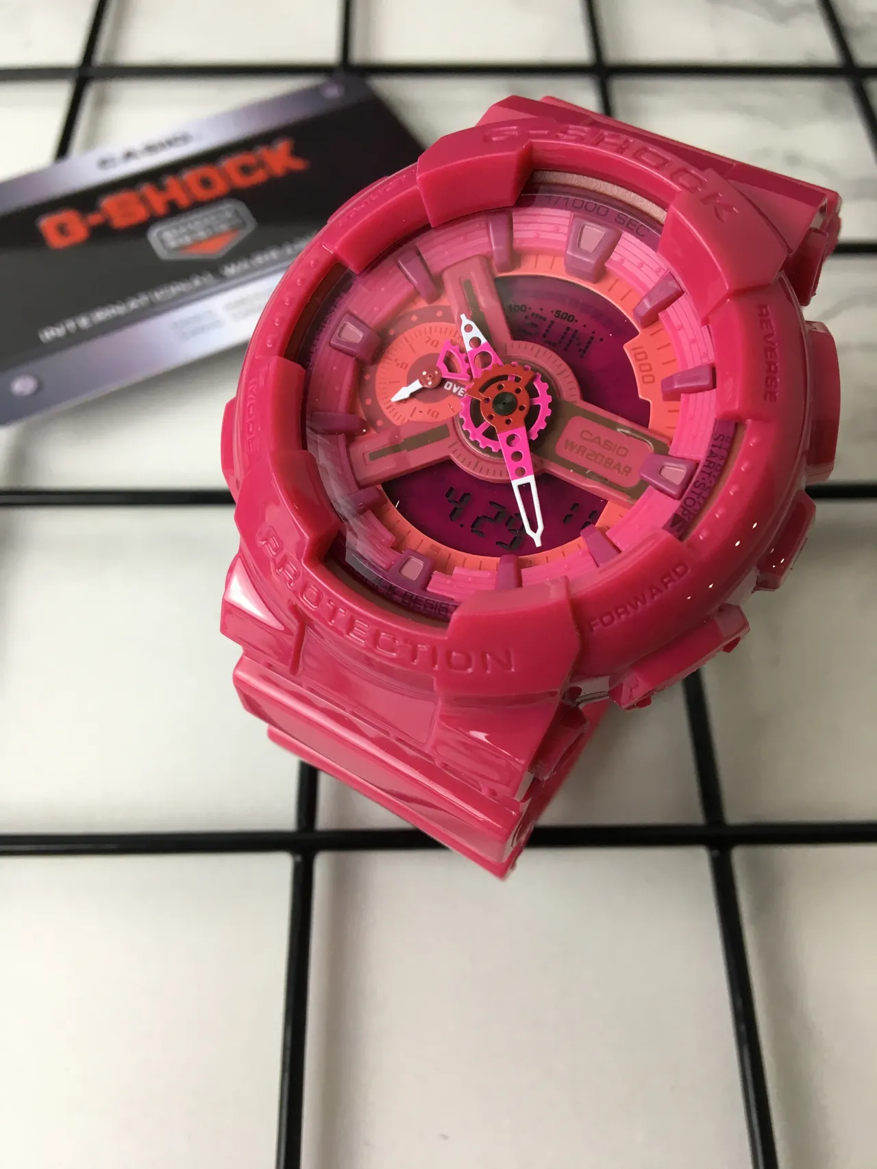 Casio G-Shock GA-100 Montre de sport en résine rose 2