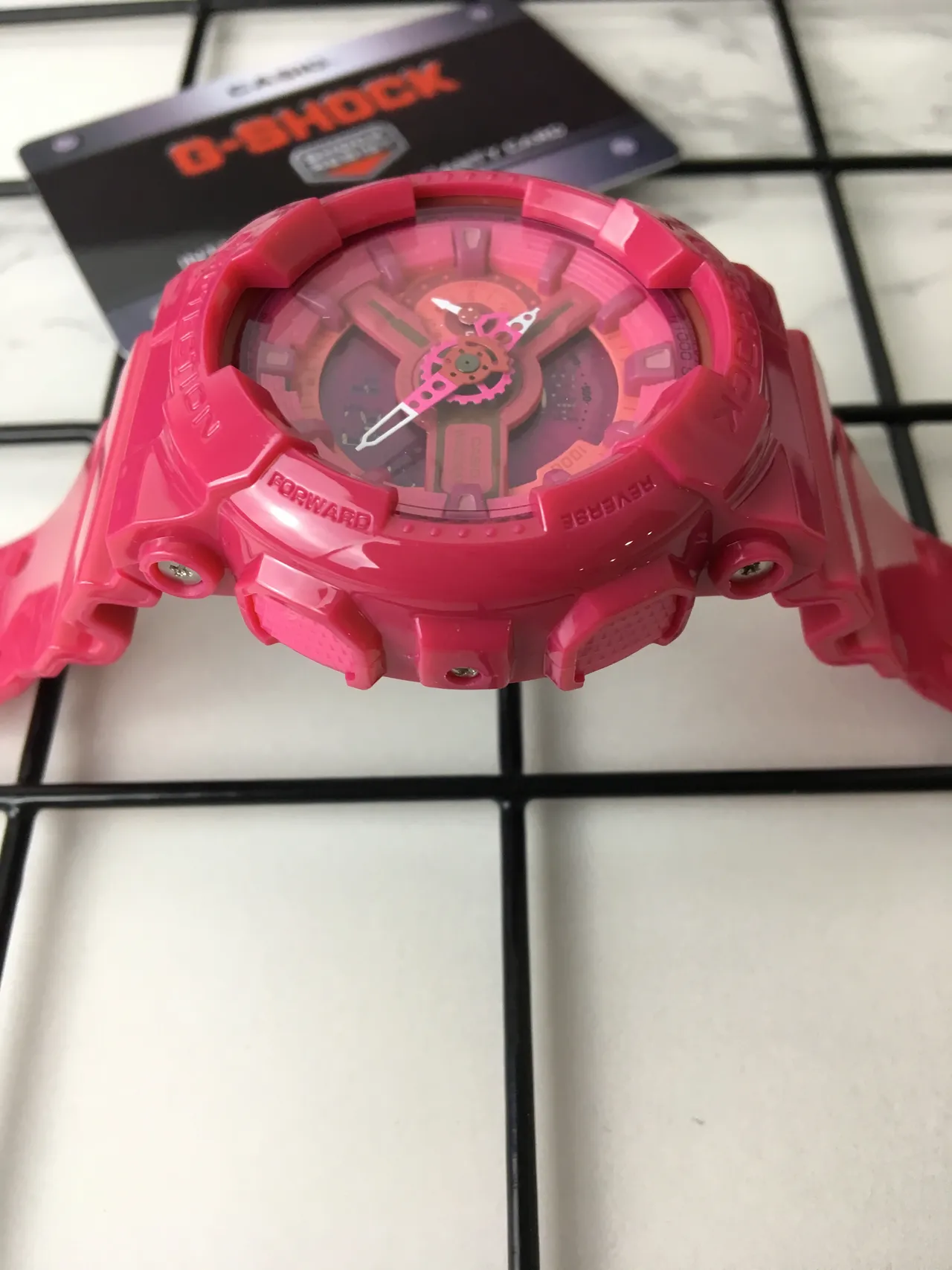 Casio G-Shock GA-100 Montre de sport en résine rose 4