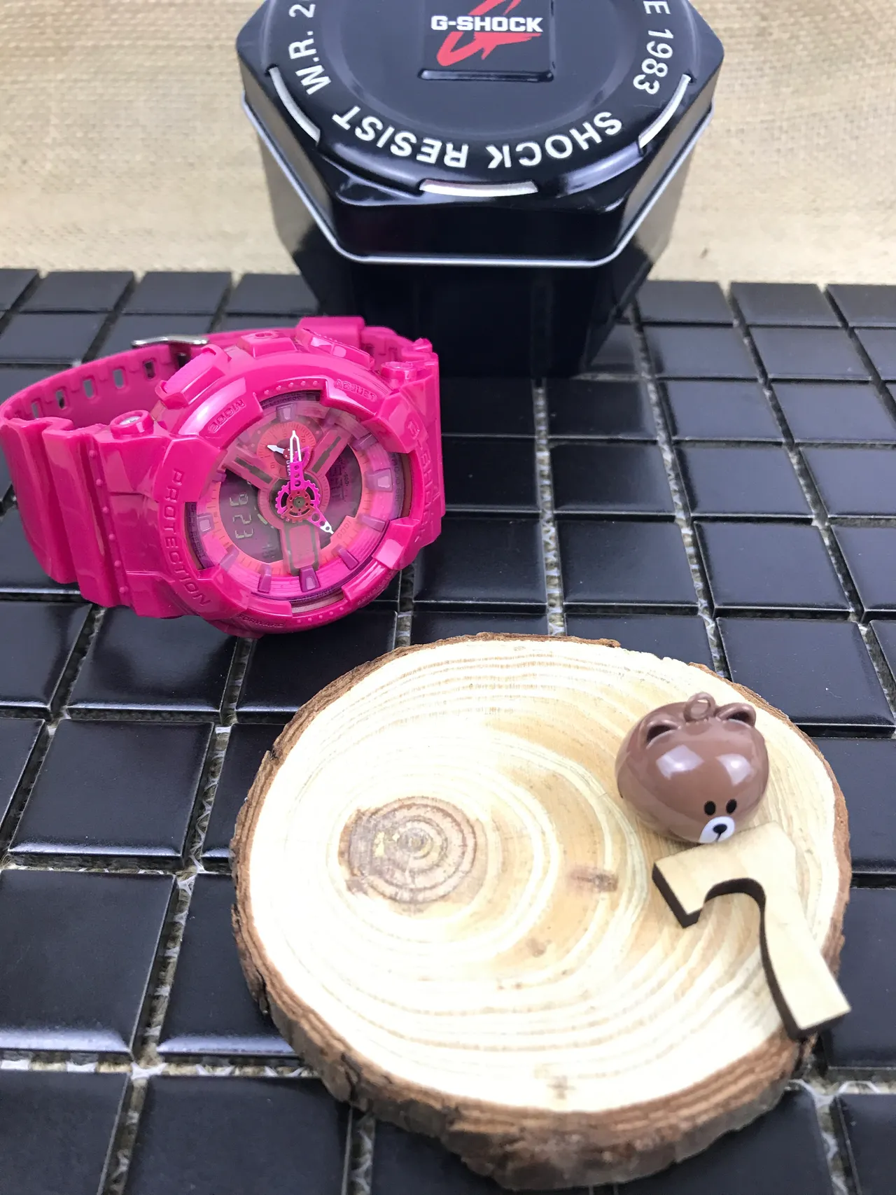 Casio G-Shock GA-100 Montre de sport en résine rose 8