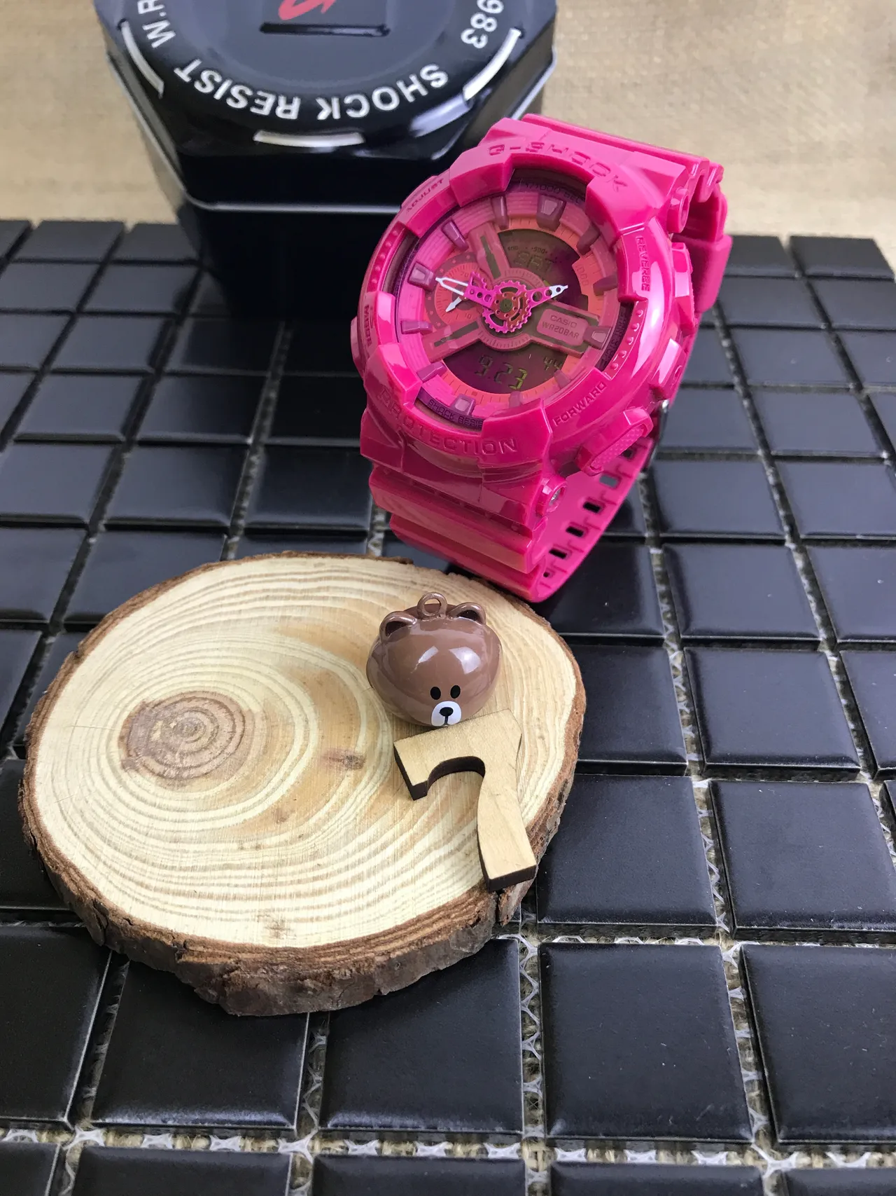 Casio G-Shock GA-100 Montre de sport en résine rose 9