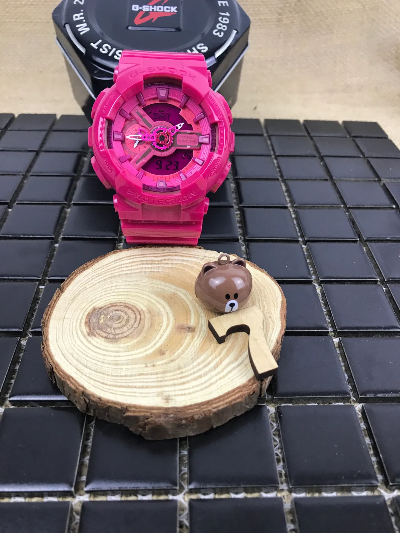 Casio G-Shock GA-100 Montre de sport en résine rose 10