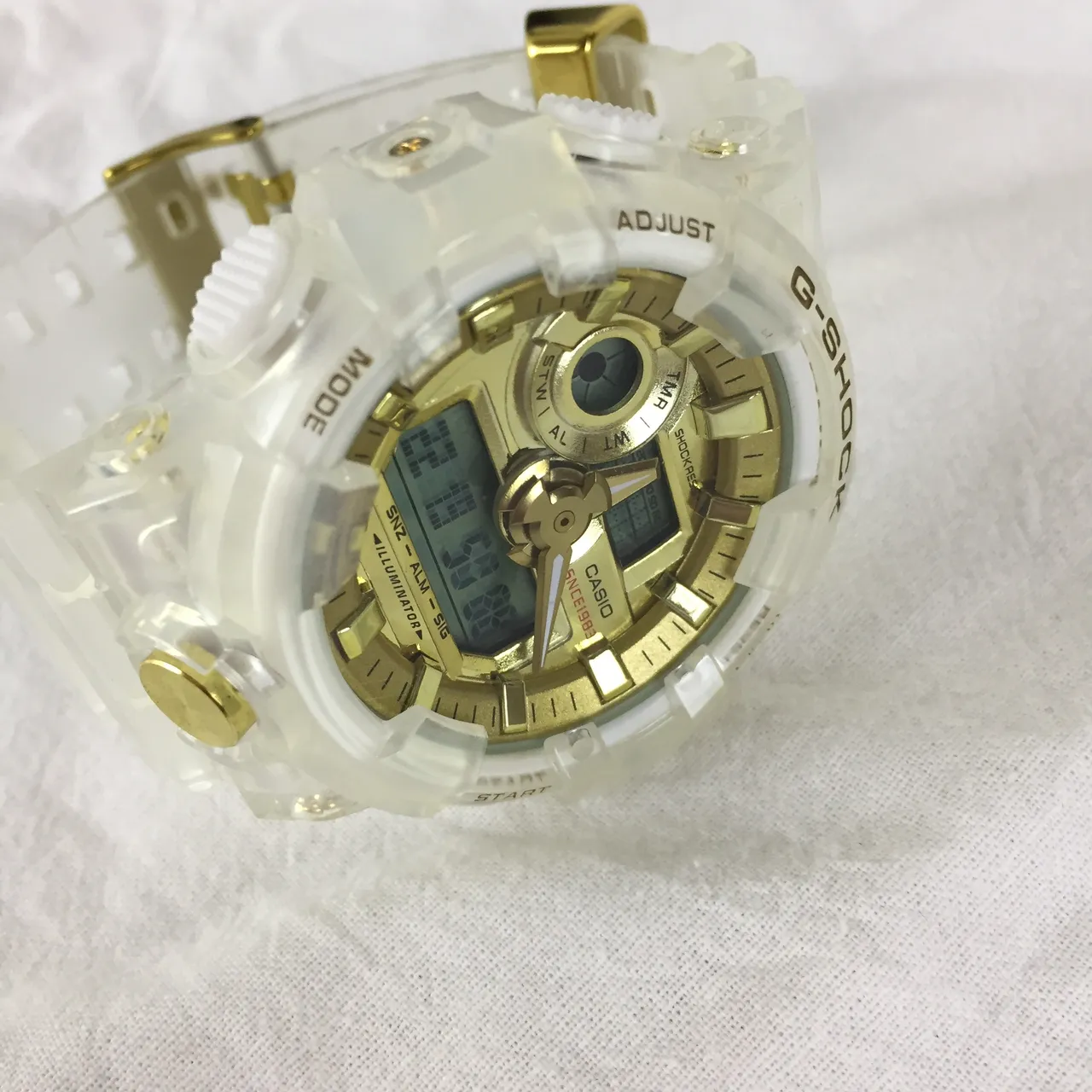 Casio G-Shock GA-100 Relógio Esportivo Branco Translúcido e Dourado 8