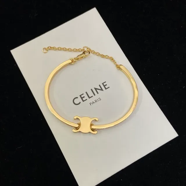 Bracelet Celine Triomphe Motif Logo Pavé de Cristaux en ton doré 3