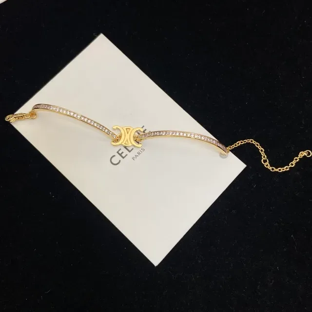 Bracelet Celine Triomphe Motif Logo Pavé de Cristaux en ton doré 4