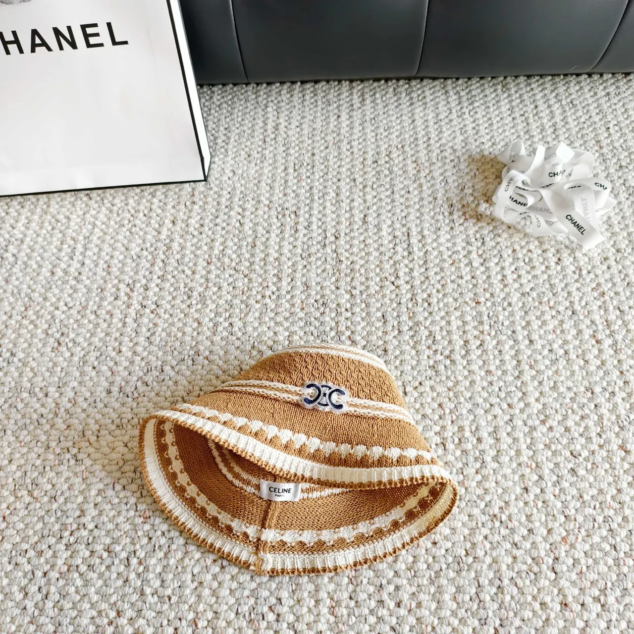 Chanel chapeau de seau paille tressée beige et bleu 4