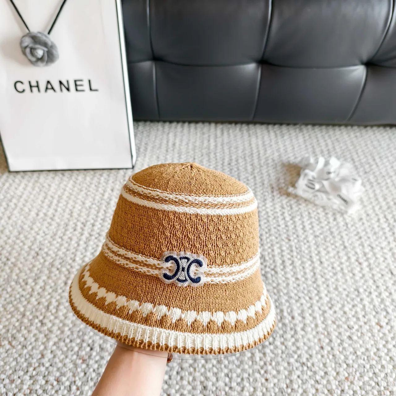 Chanel chapeau de seau paille tressée beige et bleu 5