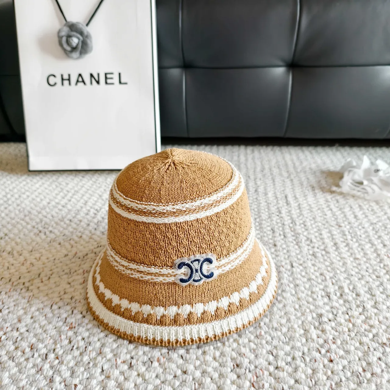 Chanel chapeau de seau paille tressée beige et bleu 6