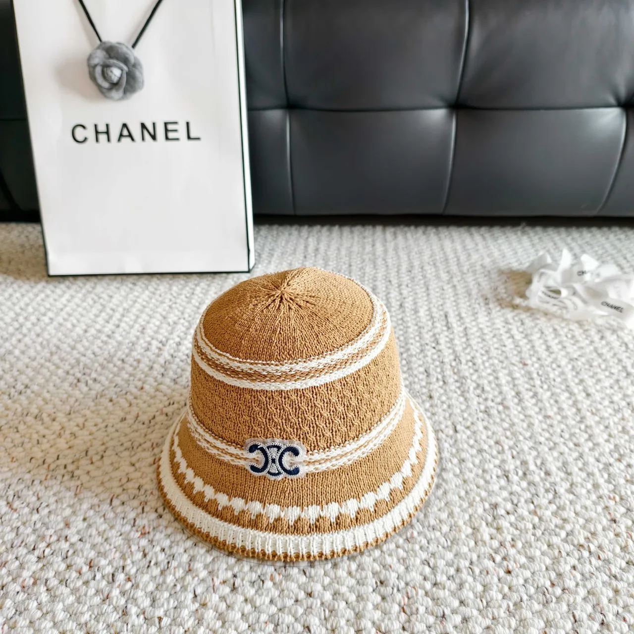 Chanel chapeau de seau paille tressée beige et bleu 7