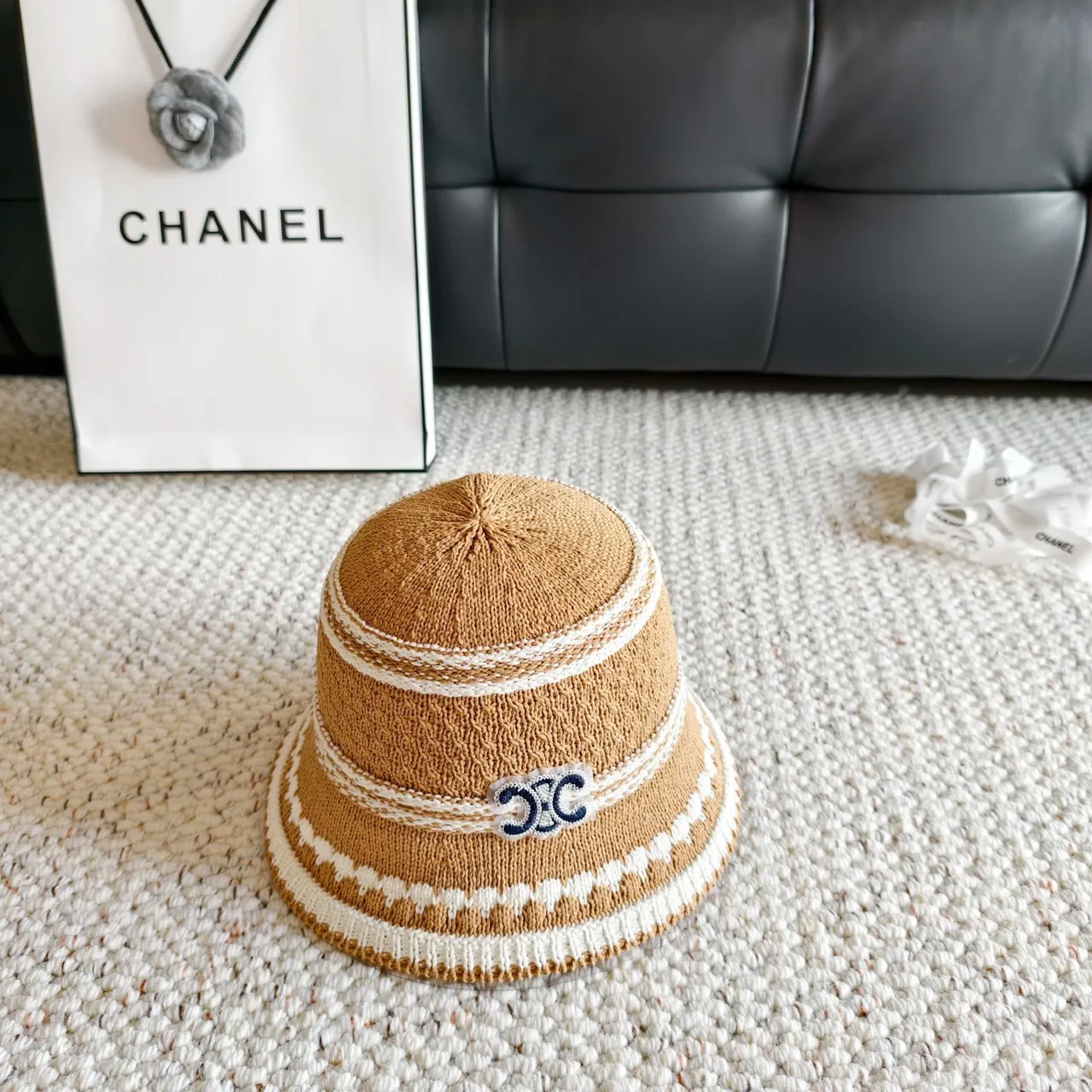 Chanel chapeau de seau paille tressée beige et bleu 8