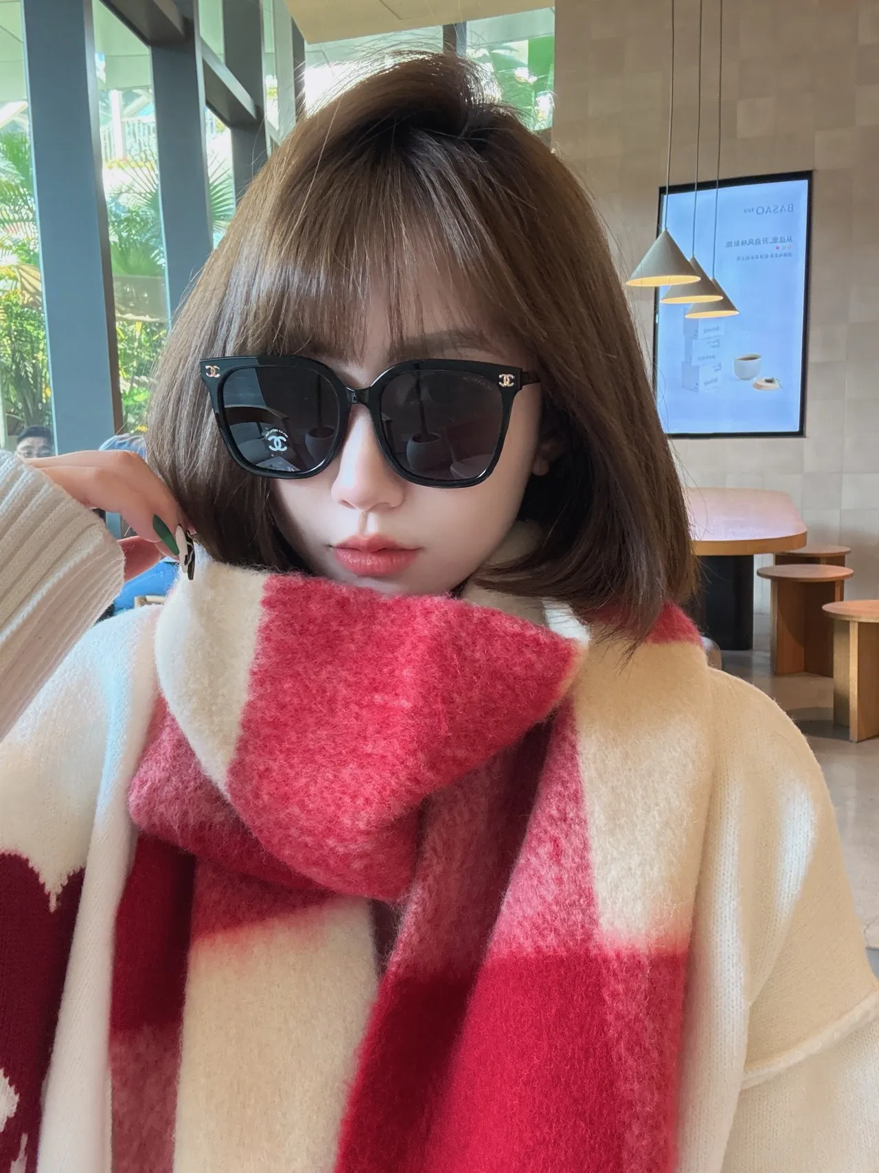 Chanel Óculos de Sol Preto Dourado Silhueta Olho de Gato Armação de Acetato 7