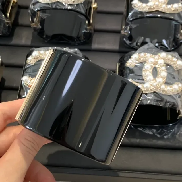 Chanel Black Gold Glossy Lacquer Pearl-Embellished CC Logo Envelope Clutch 4