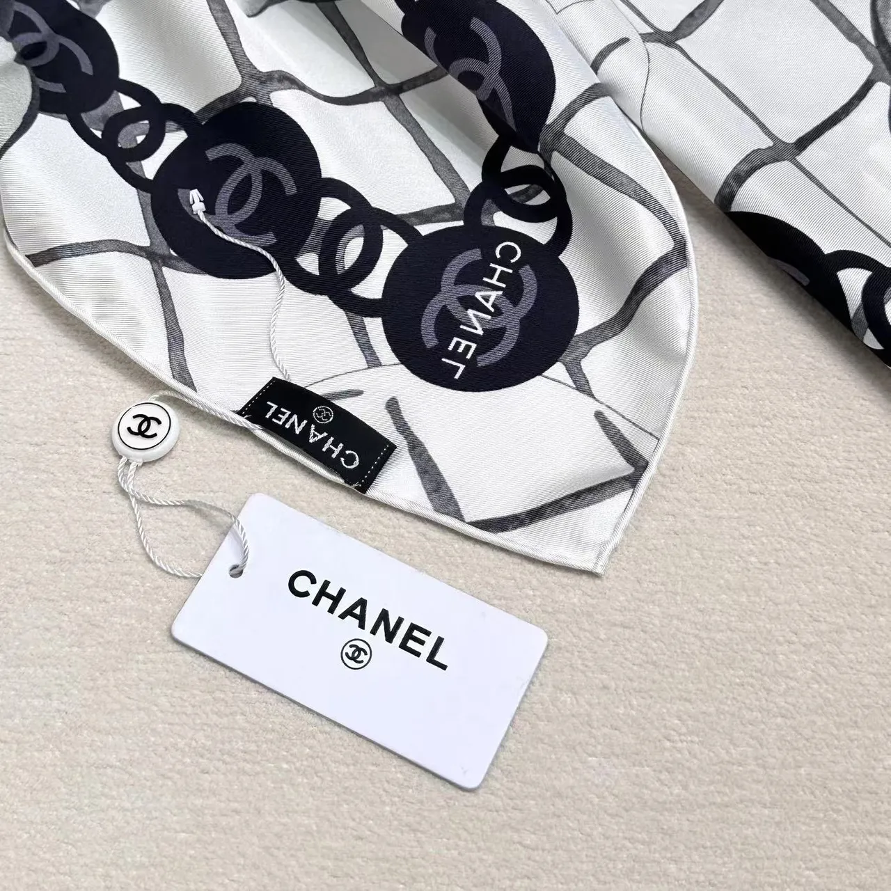 Chanel Black White Herringbone Tweed Leather-Trimmed Blazer 2