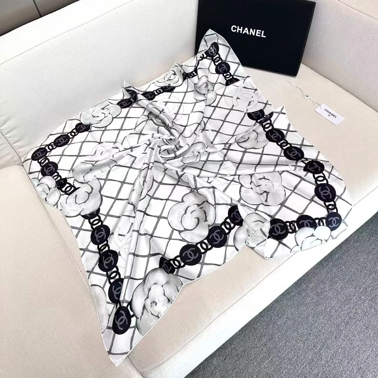 Chanel Black White Herringbone Tweed Leather-Trimmed Blazer 6