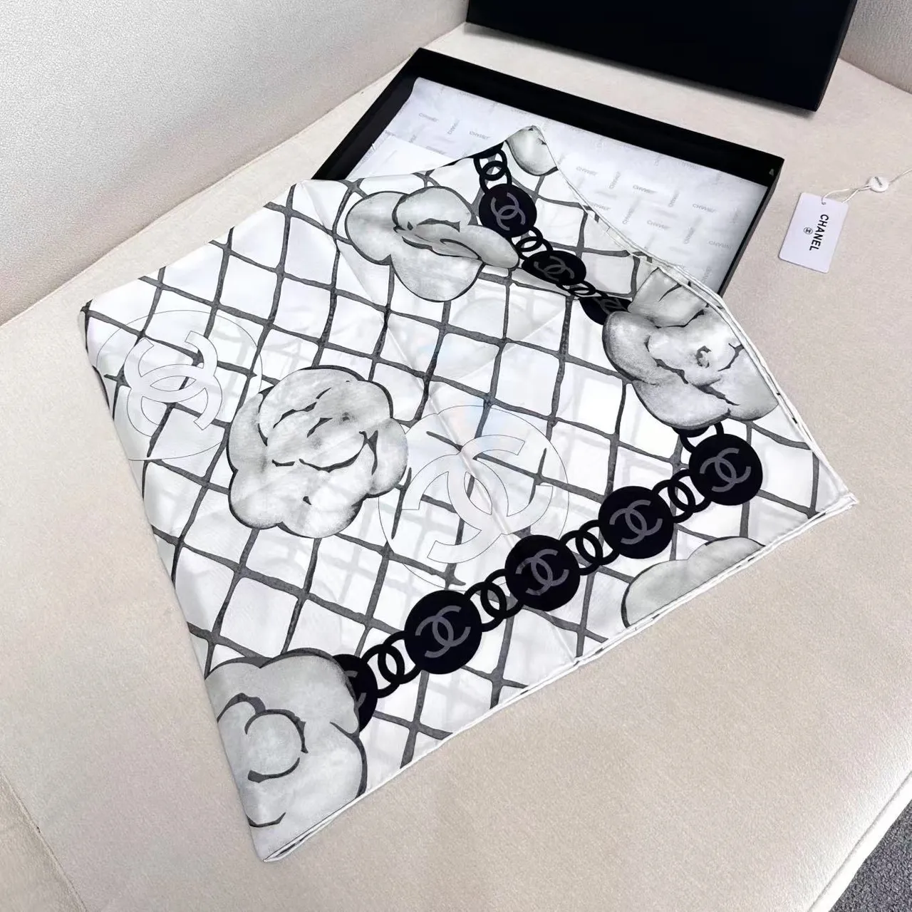 Chanel Black White Herringbone Tweed Leather-Trimmed Blazer 7