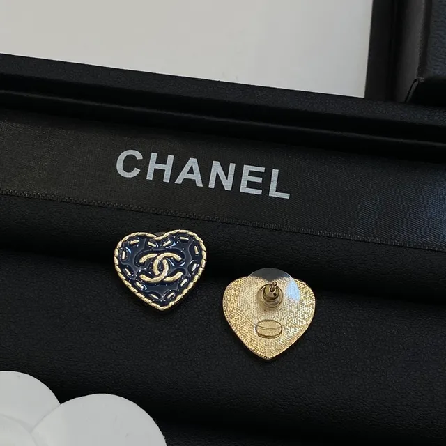 Chanel Blue Gold Heart-Shaped Enamel Necklace 2