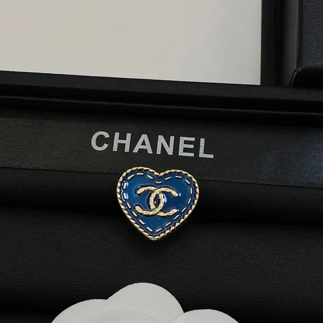 Chanel Blue Gold Heart-Shaped Enamel Necklace 3