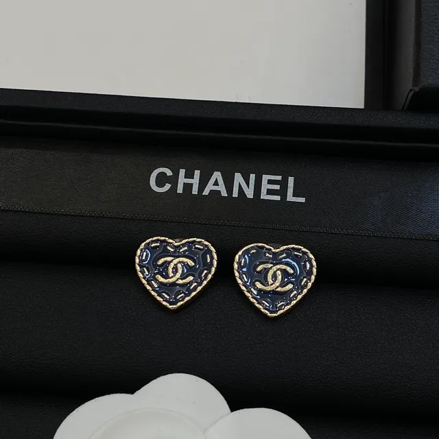 Chanel Blue Gold Heart-Shaped Enamel Necklace 4