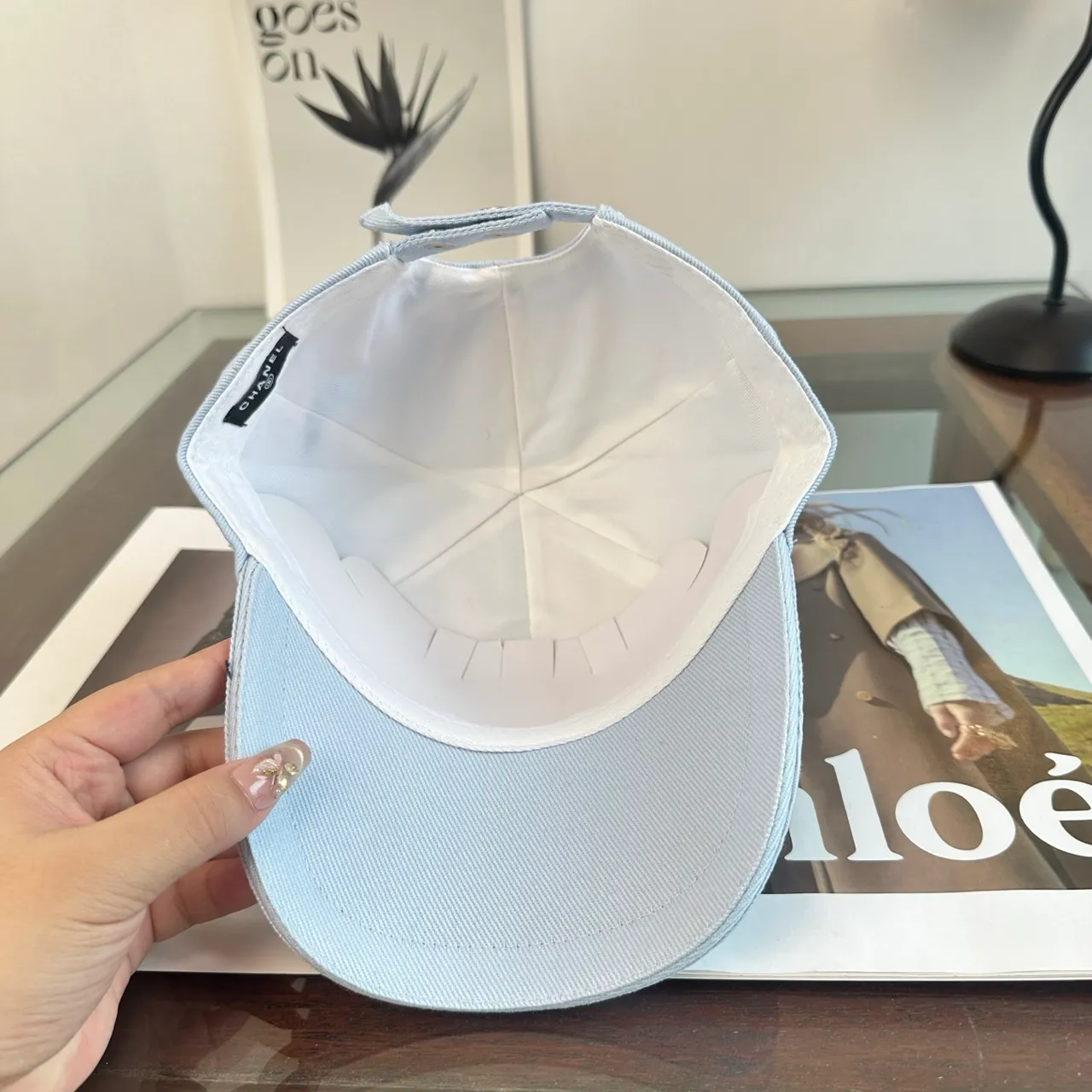 Chanel Casquette de baseball bleue à six panneaux de construction brodée monogram 7