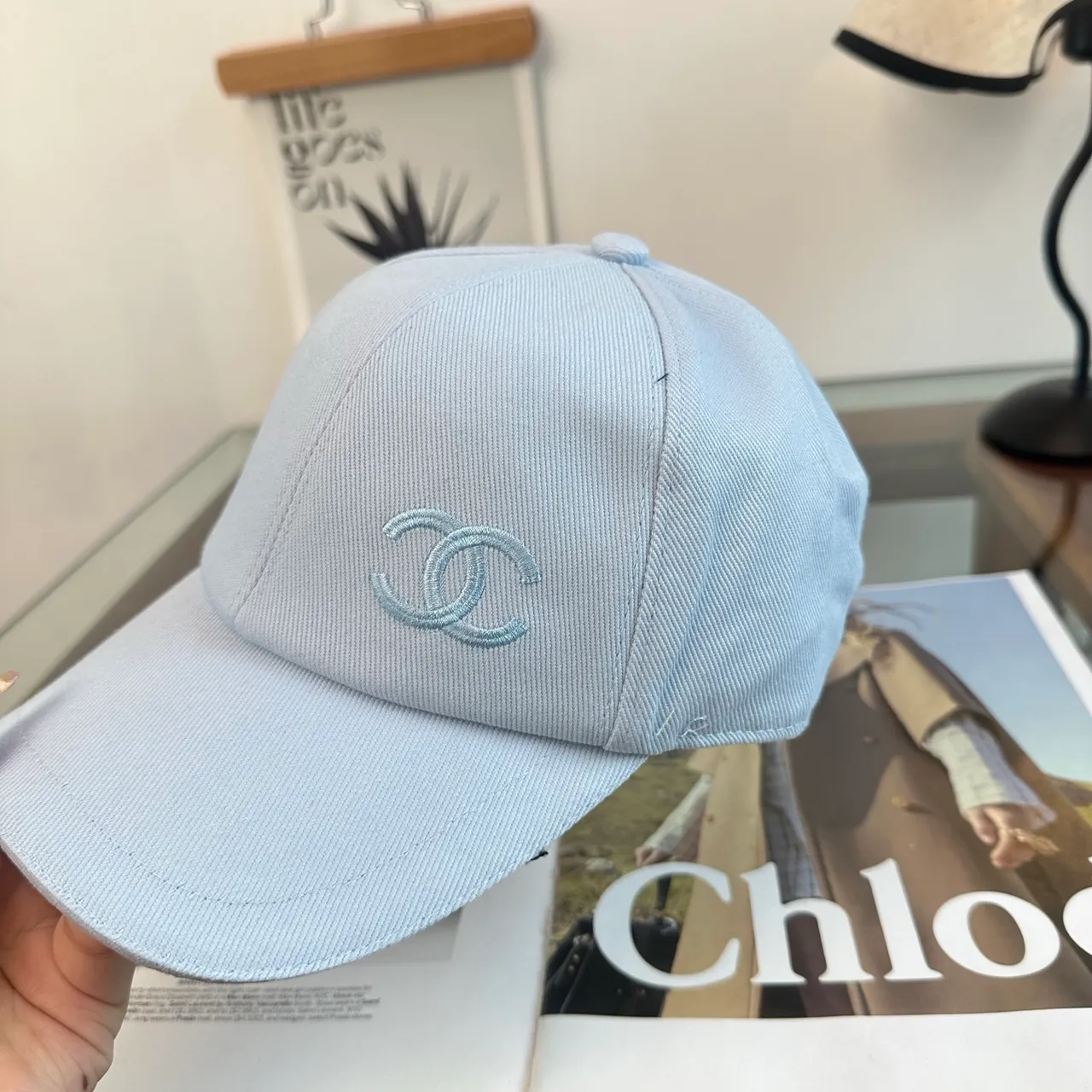 Chanel Casquette de baseball bleue à six panneaux de construction brodée monogram 3