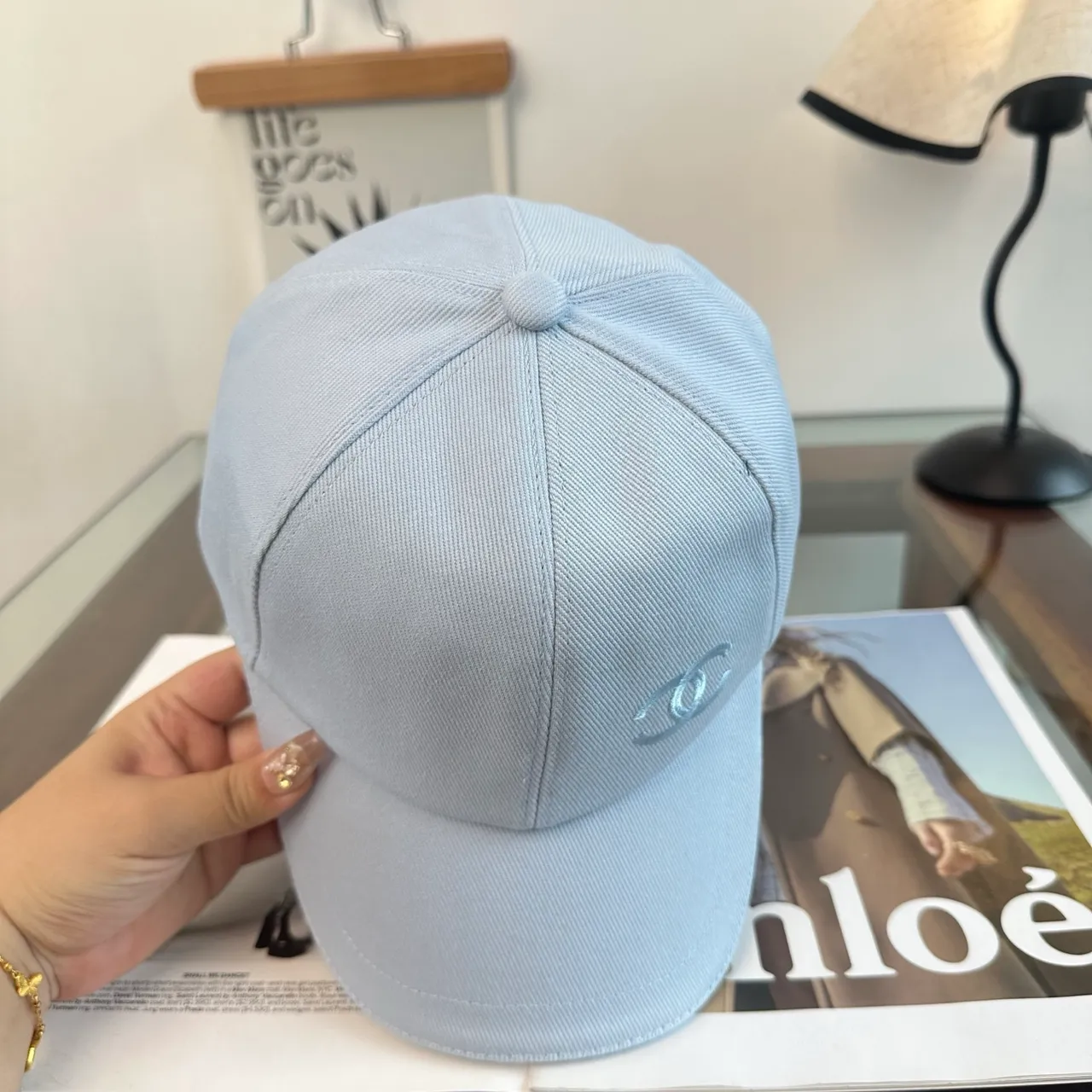 Chanel Casquette de baseball bleue à six panneaux de construction brodée monogram 4