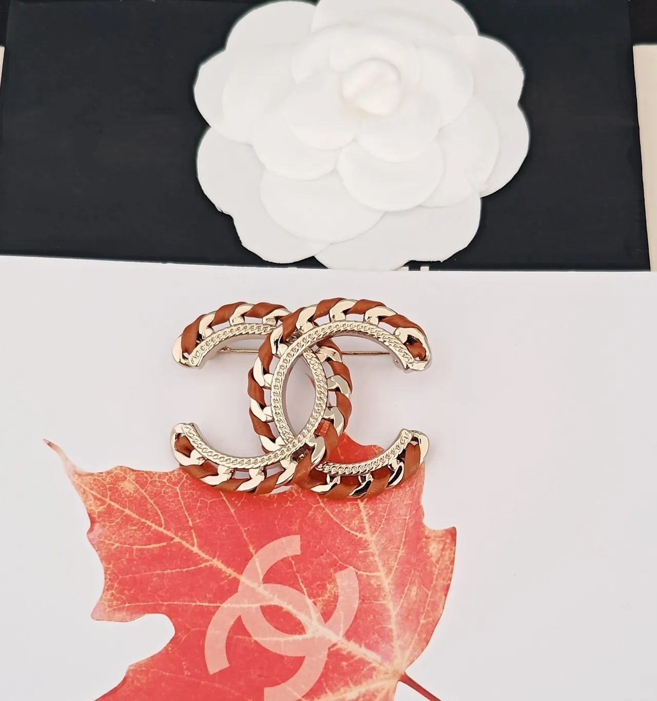 Chanel Brown Silver Interlocking CC Logo Chain-Link Construction Brooch 3