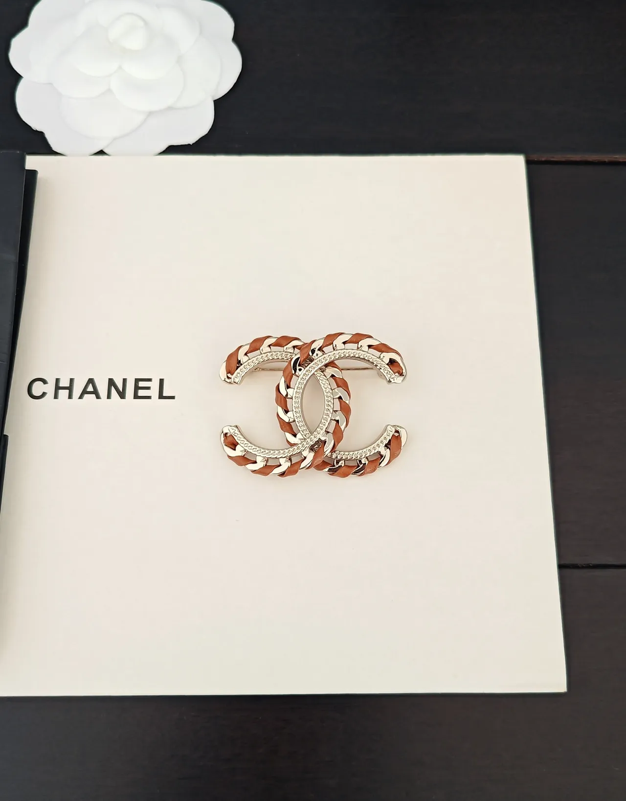 Chanel Brown Silver Interlocking CC Logo Chain-Link Construction Brooch 4