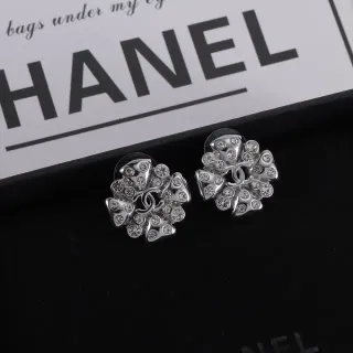 Chanel Camellia 水晶耳钉