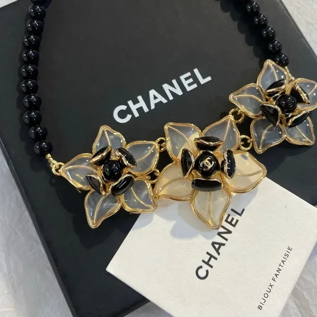 Chanel Camellia Flower Necklace Preto Pérola Dourado Resina Pétalas 3