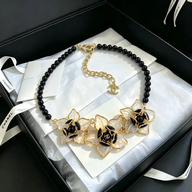 Chanel Camellia Flower Necklace Preto Pérola Dourado Resina Pétalas 5