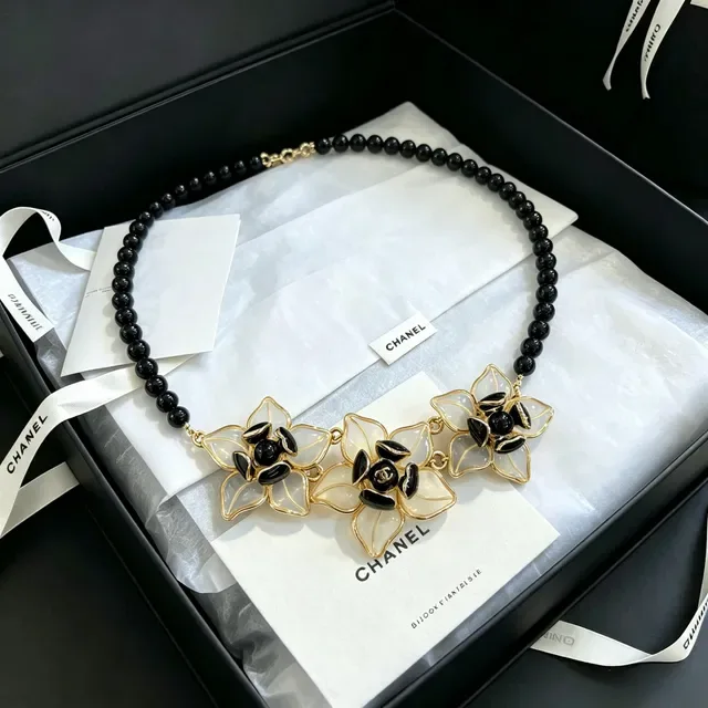 Chanel Camellia Flower Necklace Preto Pérola Dourado Resina Pétalas 6