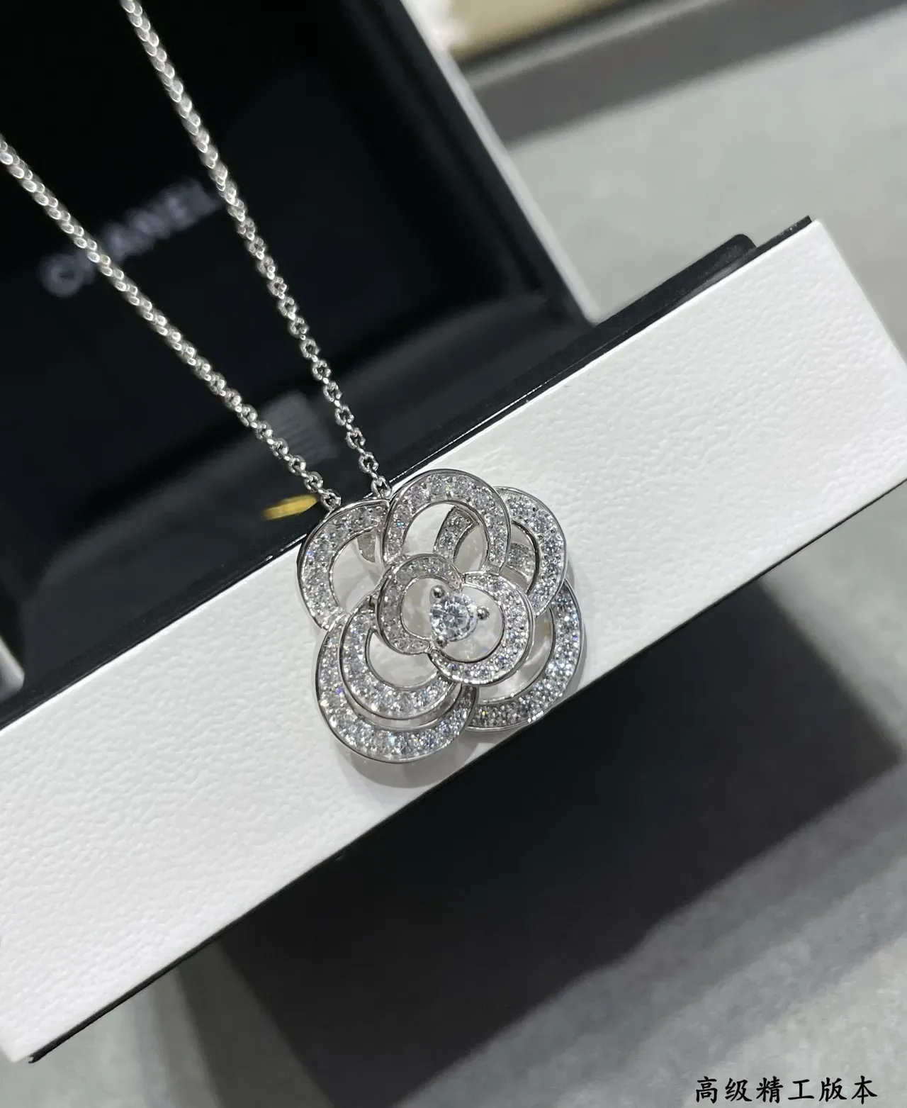 Collier pendentif fleur Camélia Chanel Pavé 4