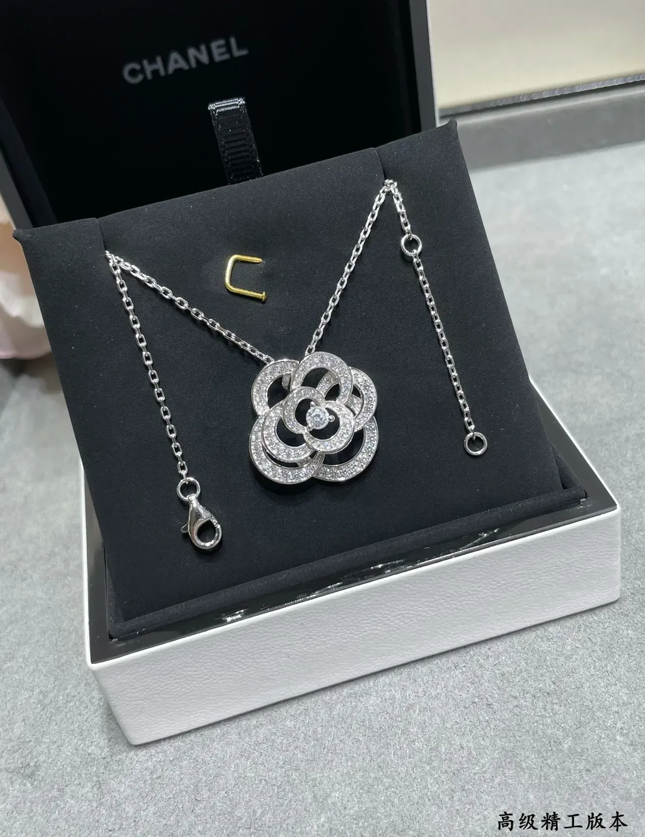 Collier pendentif fleur Camélia Chanel Pavé 6